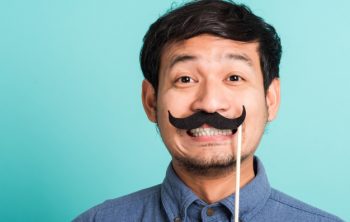 Où acheter des fausses moustaches ?