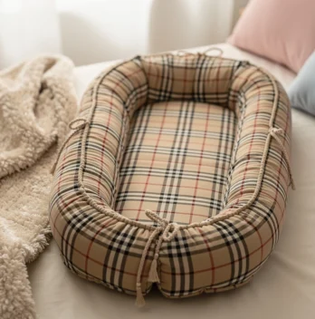 Nid d’ange burberry : cocon de douceur et d’élégance pour bébé