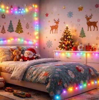 Décorer chambre enfant pour Noël : guirlandes lumineuses Philips Hue et stickers muraux