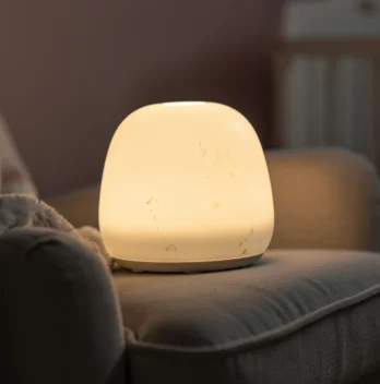 Tout savoir sur le mobile veilleuse sensorielle pour bébé : apaisement et stimulation en douceur