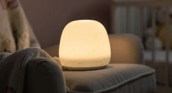 Tout savoir sur le mobile veilleuse sensorielle pour bébé : apaisement et stimulation en douceur