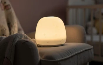 Tout savoir sur le mobile veilleuse sensorielle pour bébé : apaisement et stimulation en douceur