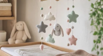 Accessoire bébé : comment choisir le mobile pour la table à langer