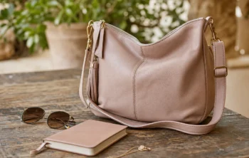 Les avantages des sacoches pour filles : quand style et fonctionnalité se rejoignent